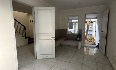 RUMAH MEWAH 3 LANTAI di Pavillion Residence – Posisi Sudut, Double Decker, Siap Huni!