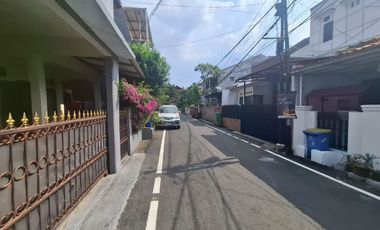 MURAH CANTIK !! Rumah Duren Sawit Akses 2 Mobil Komplek Kimia Farma IKIP Jakarta Timur