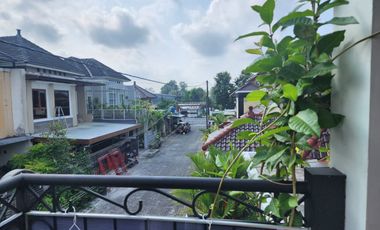 RUMAH MEWAH DALAM PERUM DI MAGUWOHARJO DEPOK