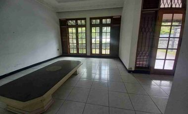 Dijual rumah luas di sayap Setiabudi Bandung harga di bawah NJOP