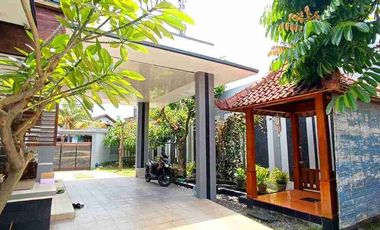 Rumah Mewah Luas Tengah Kota Solo Dekat Manahan