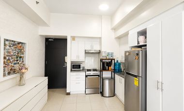 1 Bedroom Condo in Fairways Towers in BGC for Sale - Golf Course View
