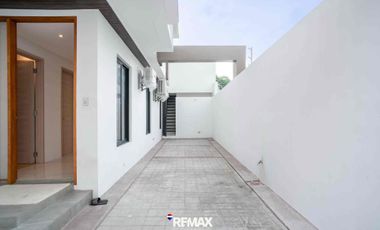 Full furnished stylish Townhouse