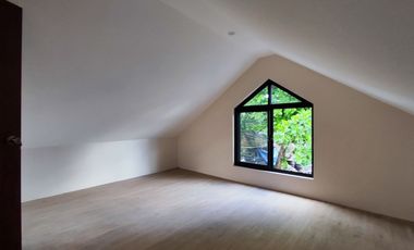 For Sale 2 Storey House & Lot 4BR in Woodland Hills Silangan San Mateo Rizal. KSA