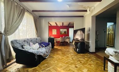 Se Vende Amplia Casa Con Piscina, Barrio Residencial, Ñuñoa