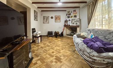 Se Vende Amplia Casa Con Piscina, Barrio Residencial, Ñuñoa