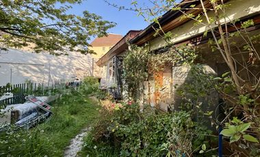 Se Vende Amplia Casa Con Piscina, Barrio Residencial, Ñuñoa