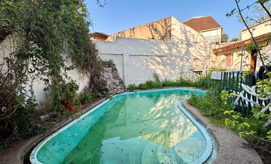 Se Vende Amplia Casa Con Piscina, Barrio Residencial, Ñuñoa