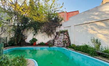 Se Vende Amplia Casa Con Piscina, Barrio Residencial, Ñuñoa
