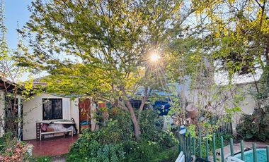 Se Vende Amplia Casa Con Piscina, Barrio Residencial, Ñuñoa