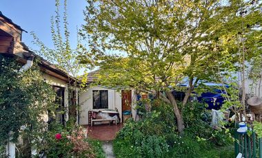 Se Vende Amplia Casa Con Piscina, Barrio Residencial, Ñuñoa