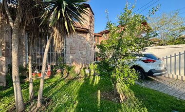 Se Vende Amplia Casa Con Piscina, Barrio Residencial, Ñuñoa