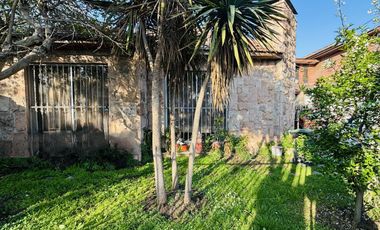 Se Vende Amplia Casa Con Piscina, Barrio Residencial, Ñuñoa