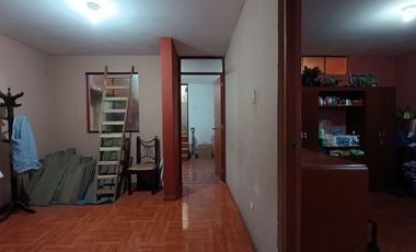 VENTA DE CASA EN SANTA CLARA URB. HIJOS DE APURIMAC 5TA ETAPA 2 DPTOS COCHERA