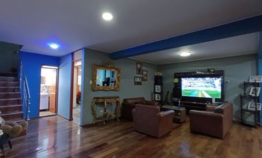 VENTA DE CASA EN SANTA CLARA URB. HIJOS DE APURIMAC 5TA ETAPA 2 DPTOS COCHERA