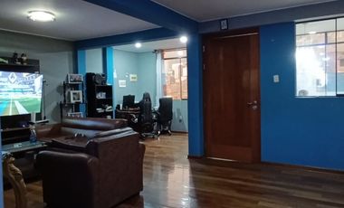 VENTA DE CASA EN SANTA CLARA URB. HIJOS DE APURIMAC 5TA ETAPA 2 DPTOS COCHERA