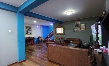 VENTA DE CASA EN SANTA CLARA URB. HIJOS DE APURIMAC 5TA ETAPA 2 DPTOS COCHERA