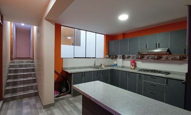 VENTA DE CASA EN SANTA CLARA URB. HIJOS DE APURIMAC 5TA ETAPA 2 DPTOS COCHERA