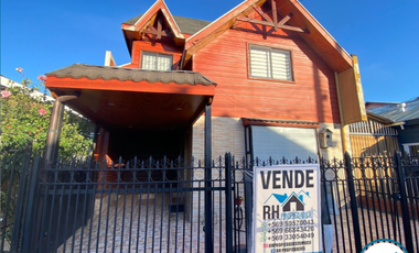 Casa Amplia en Venta con Estacionamiento Techado, Fundo el Carmen