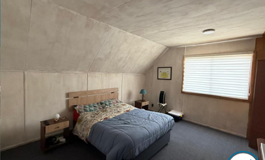 Casa Amplia en Venta con Estacionamiento Techado, Fundo el Carmen