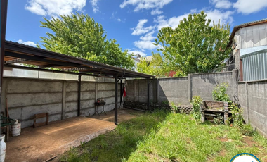 Casa Amplia en Venta con Estacionamiento Techado, Fundo el Carmen