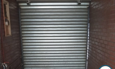 Casa Amplia en Venta con Estacionamiento Techado, Fundo el Carmen