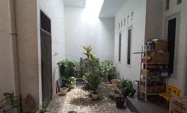 RUMAH MEWAH KOLAM RENANG CIREBON KOTA