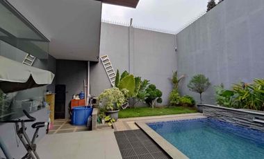 RUMAH MEWAH KOLAM RENANG CIREBON KOTA