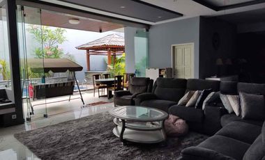 RUMAH MEWAH KOLAM RENANG CIREBON KOTA