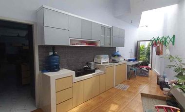 RUMAH MEWAH KOLAM RENANG CIREBON KOTA