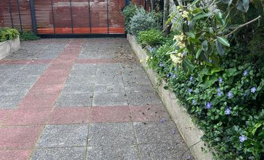 ACOGEDORA CASA DE UN PISO