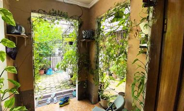 Rumah Second di Perumahan Pinggir Jalan Utama Posisi Hook