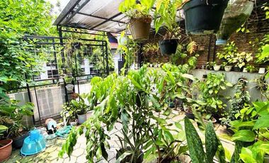 Rumah Second di Perumahan Pinggir Jalan Utama Posisi Hook