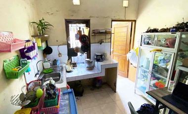 Rumah Second di Perumahan Pinggir Jalan Utama Posisi Hook