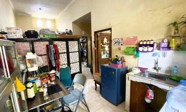 Rumah Second di Perumahan Pinggir Jalan Utama Posisi Hook