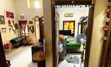 Rumah Second di Perumahan Pinggir Jalan Utama Posisi Hook