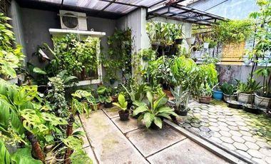 Rumah Second di Perumahan Pinggir Jalan Utama Posisi Hook