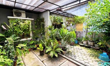 Rumah Second di Perumahan Pinggir Jalan Utama Posisi Hook