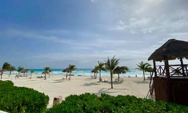 DEPARTAMENTO EN RENTA BAY VIEW GRAND ZONA HOTELERA CANCUN, ESPECTACULARES VISTAS AL MAR AMUEBLADO