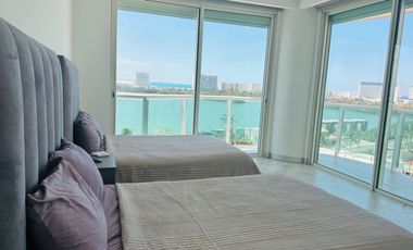 DEPARTAMENTO EN RENTA BAY VIEW GRAND ZONA HOTELERA CANCUN, ESPECTACULARES VISTAS AL MAR AMUEBLADO