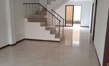 SE VENDE CASA EN URB. CIUDAD CELESTE - MARINA , SAMBORONDON.