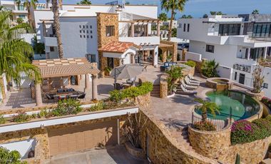 Vistas al arco de cabo san lucas en Cresta del Mar, casa exclusiva