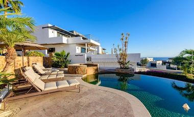 Vistas al arco de cabo san lucas en Cresta del Mar, casa exclusiva