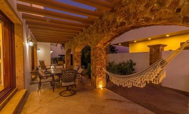 Vistas al arco de cabo san lucas en Cresta del Mar, casa exclusiva