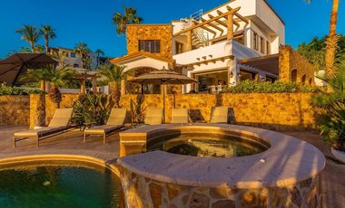 Vistas al arco de cabo san lucas en Cresta del Mar, casa exclusiva