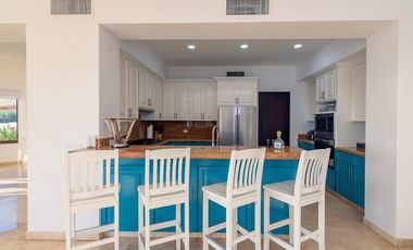 Vistas al arco de cabo san lucas en Cresta del Mar, casa exclusiva