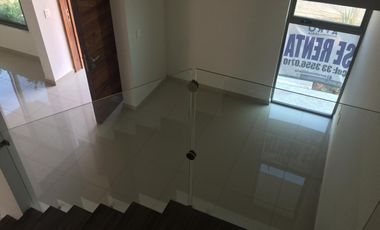 Bosques Cedros casa en renta mantenimiento incluido