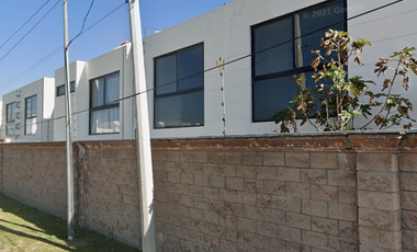 Casa en venta en Del Huizache, Col. Los Cedros, 52004, Méx. Casa en fraccionamiento. Gran oportunidad de inversión (remate bancario)