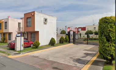 Casa en venta en Del Huizache, Col. Los Cedros, 52004, Méx. Casa en fraccionamiento. Gran oportunidad de inversión (remate bancario)