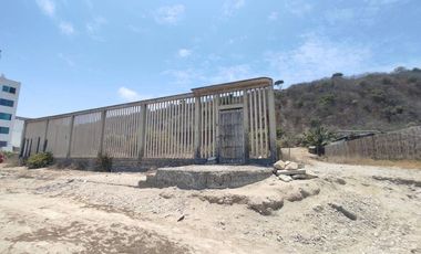 terreno frente al mar de venta en crucita